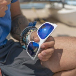 LUNETTES DE SOLEIL VERRE POLARISÉ CREW IRISCO BLANC 14 LUNETTES DE SOLEIL VERRE POLARISÉ CREW IRISCO BLANC -Intex || Railblaza || Minn Kota Soldes lunettes de soleil verre polarise crew irisco blanc 2