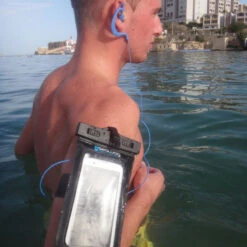 POCHETTE ETANCHE MP3 AVEC PRISE JACK ETANCHE SEAWAG -Intex || Railblaza || Minn Kota Soldes pochette etanche mp3 avec prise jack etanche seawag 7